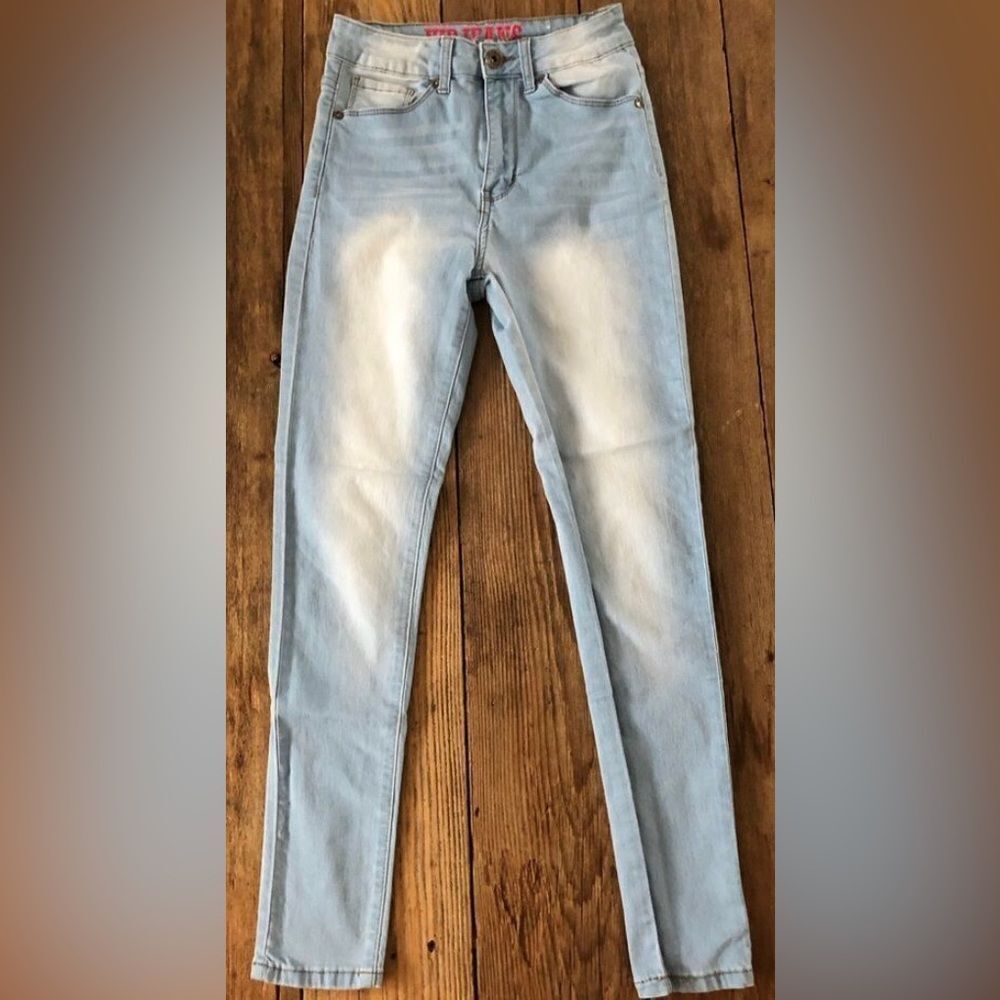 Vip light wash skinny jeans size 3/4